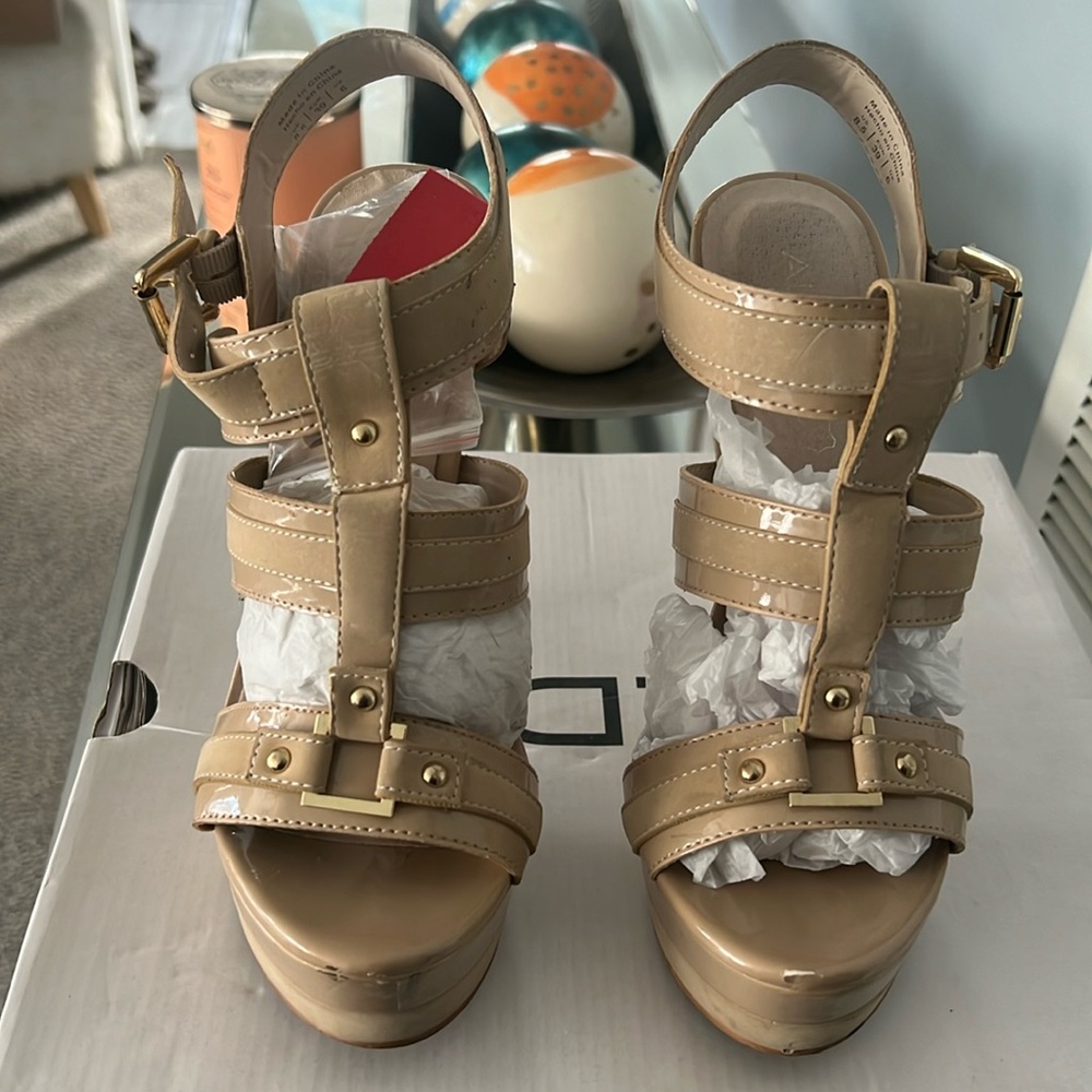 Aldo Barstad Heel Nude Suede & Patent Leather Good Condition Size 8